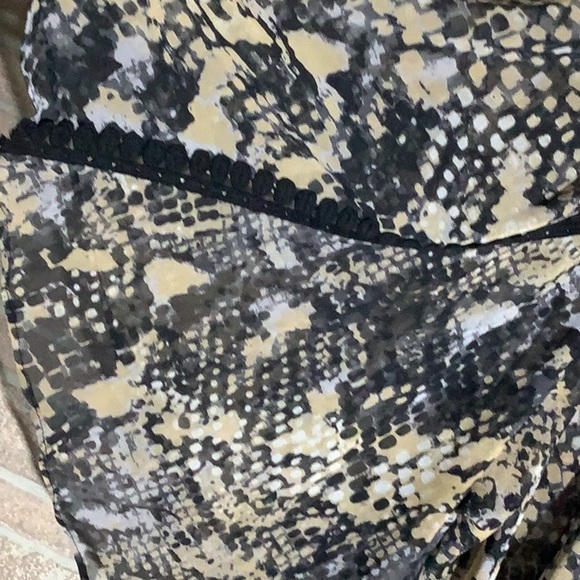 Black Rainn - Sz S - poncho style Tank top - crochet holes trim on top wavy hem - Picture 6 of 7